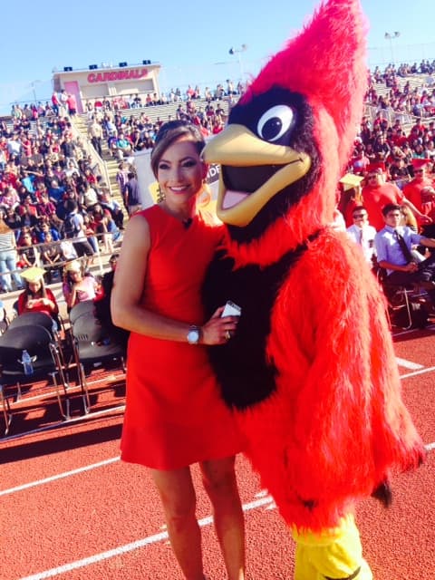 La talentosa y carismática periodista de Univisión, Satcha Pretto, visitó Phoenix para apoyar la campaña multimedia #QuieroAprender de Univisión y el XQ Institute, la cual cuyo propósito es animar a los estudiantes hispanos y a sus familias a exigir educación de excelencia en las escuelas, que prepare a los jóvenes para un futuro de éxito. Durante su visita a Phoenix, Pretto visitó los estudios de Univisión Arizona donde compartió con el equipo de noticias local, incluyendo la presentadora de noticia Heidi Renpenning.