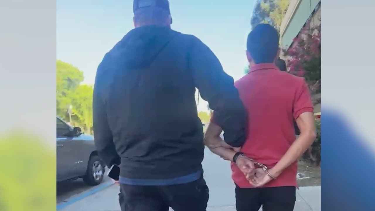 Sergio enfrenta cargos por actos lascivos contra un menor y fue detenido por ICE en plena corte