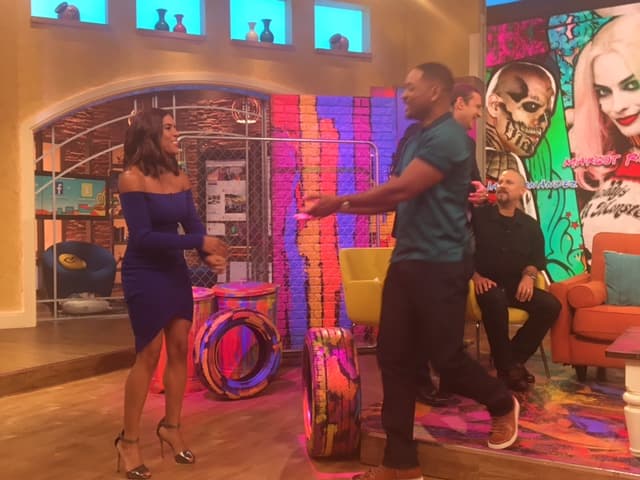 No pudo resistirse y corrió a los brazos de Will.