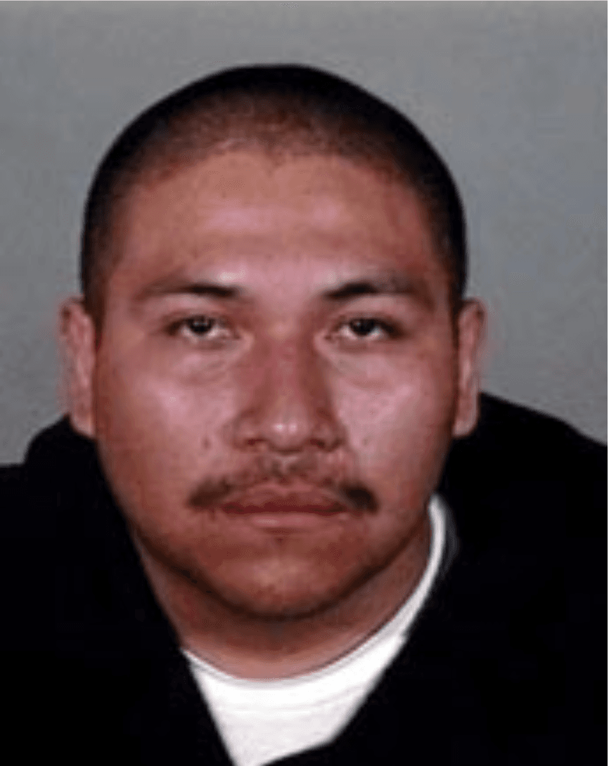 <a href="https://www.lapdonline.org/all_most_wanted/most_wanted_view/36927" target="_blank">Ismael Alejandro Campos</a> es miembro de la pandilla Crazy Riders y es sospechosos de asesinar a tiros a otro miembro de su misma pandilla tras una pelea.