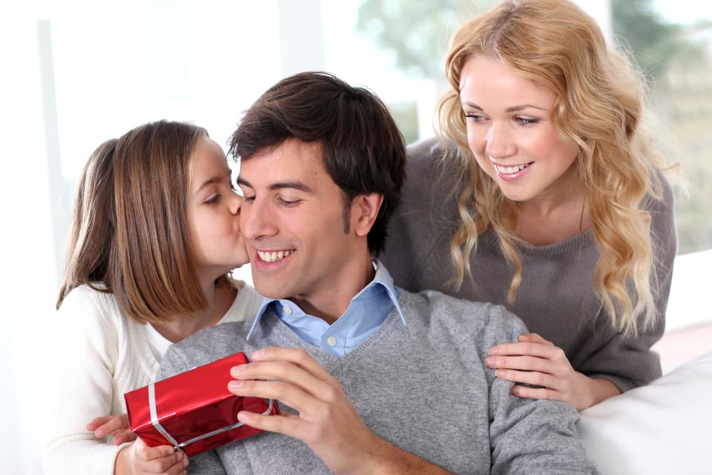 Este día del padre consiente al tuyo por menos de 50 dólares, con esta lista de regalos que podrás encontrar en Macy's.