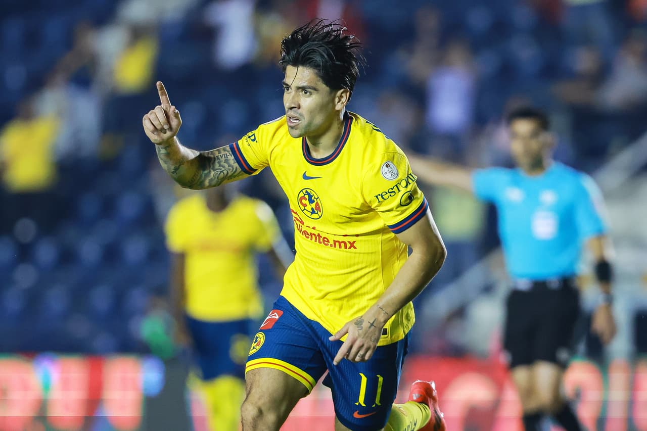 ¡Malas noticias para América! Israel Reyes sale por lesión