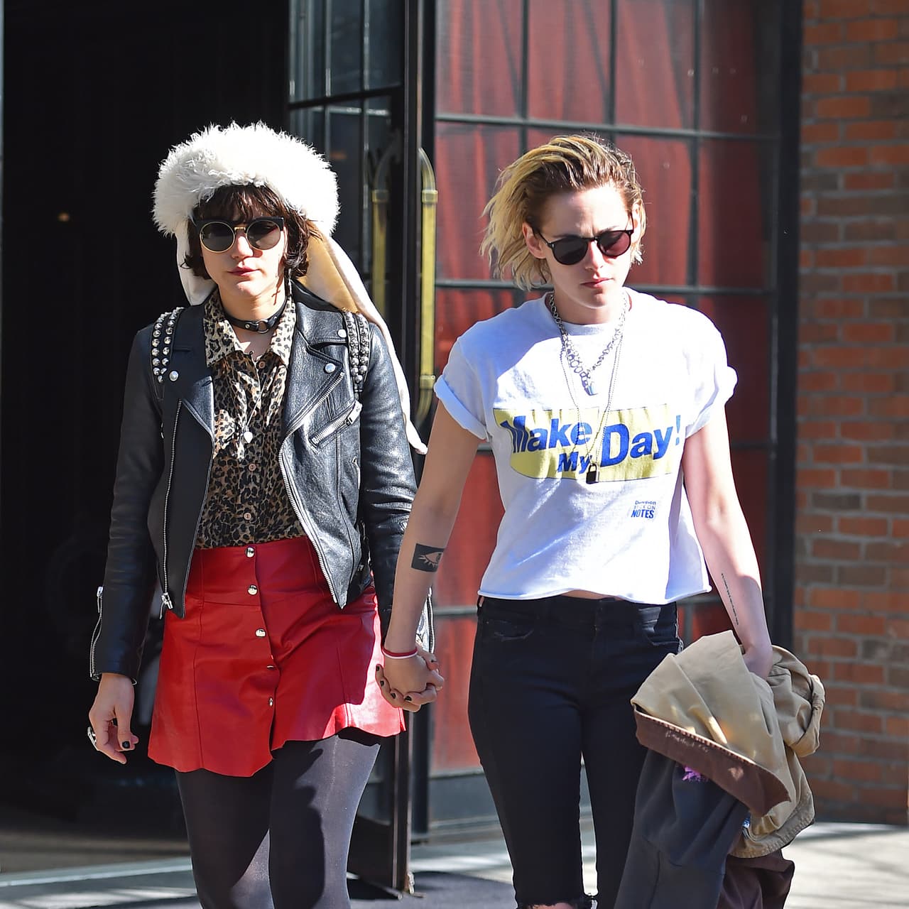 Pudimos apreciar también el tatuaje en el antebrazo derecho de la actriz.