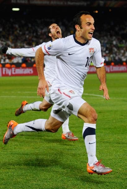 Está cerca de convertirse en el jugador con más partidos con la escuadra de las barras y las estrellas, actualmente tiene 155, sólo debajo de Cobi Jones quien tiene 164 (aunque ya retirado).Más de ¡Golazo Extra!