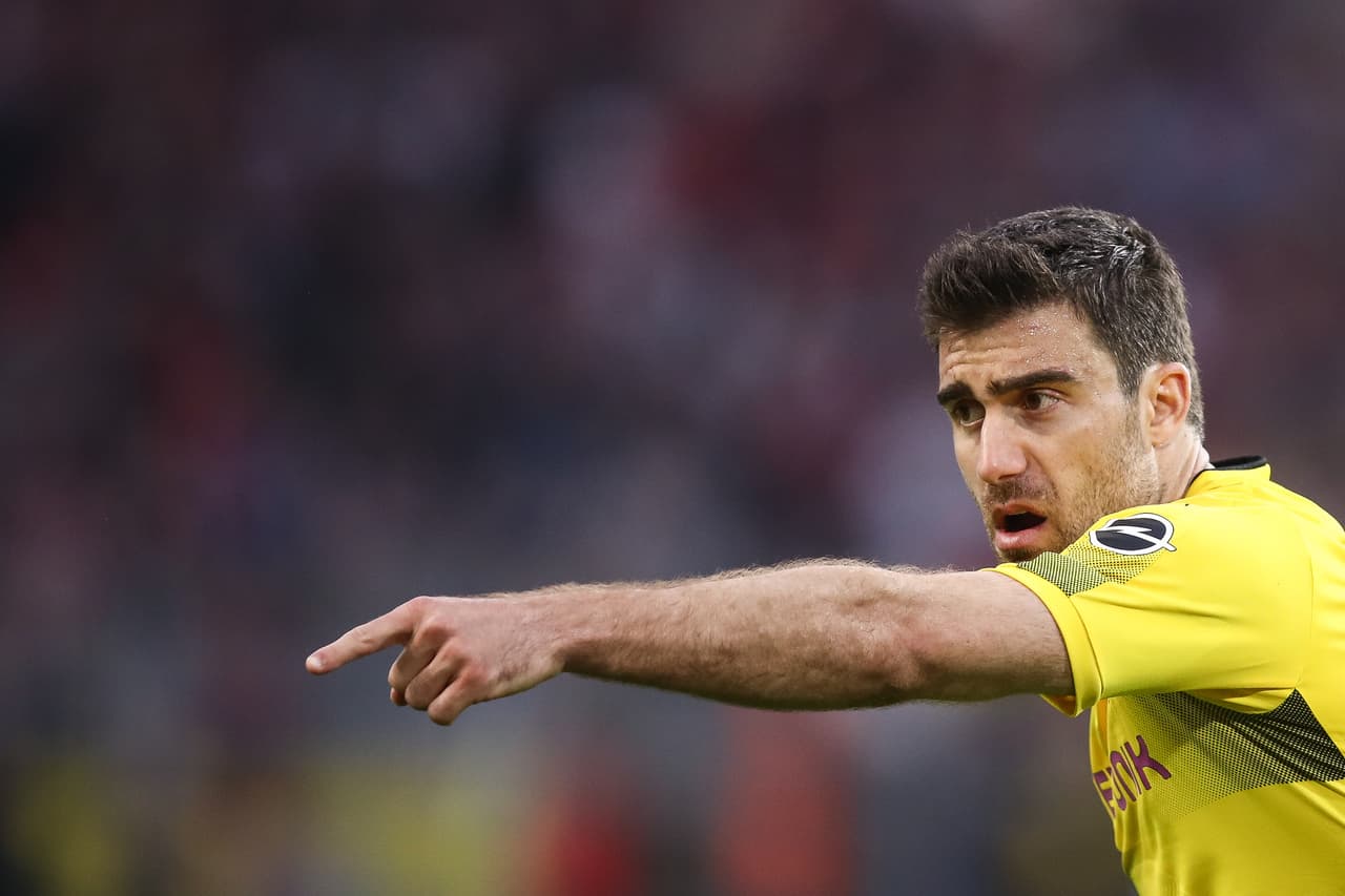 Sokratis Papastathopoulos al Arsenal, desde el Borussia Dortmund, cada vez está más cerca de concretarse.