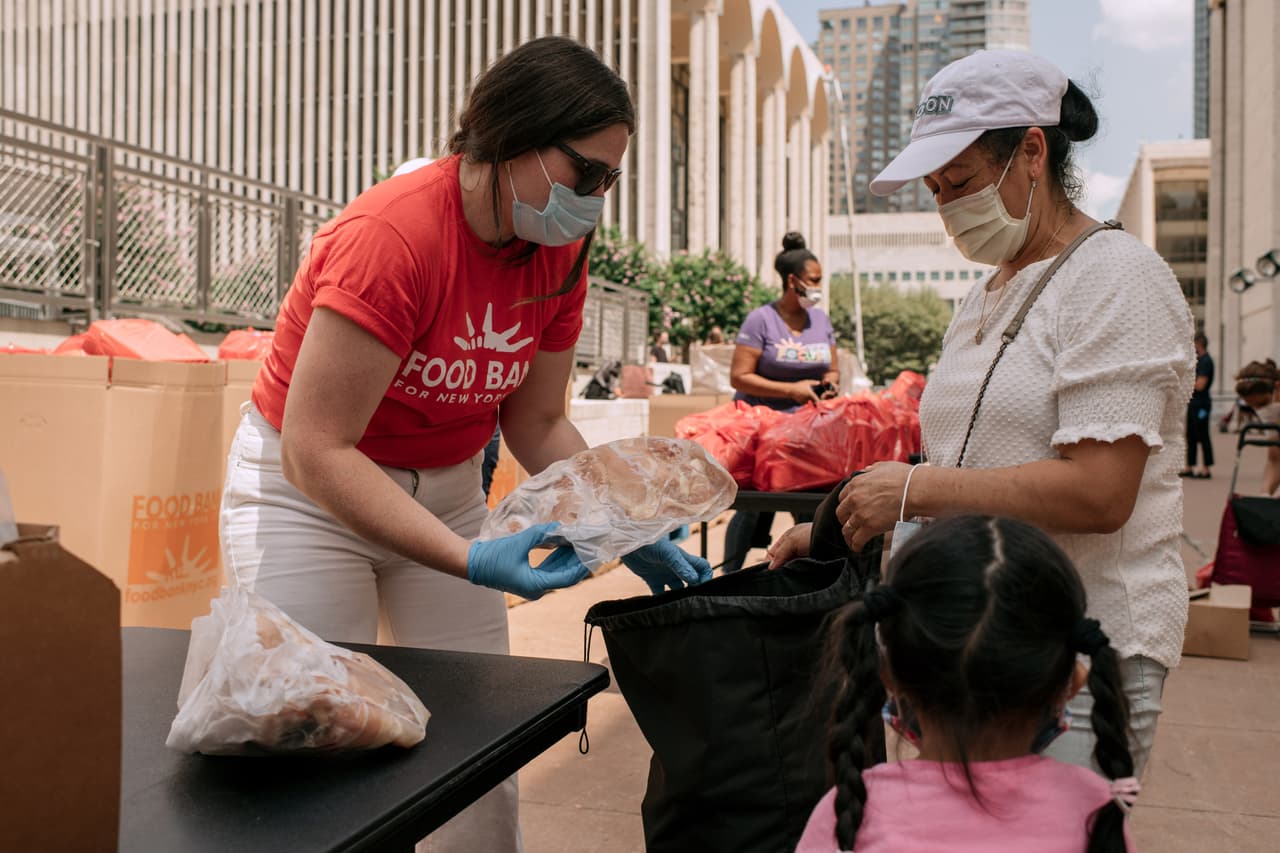"Sin esos $600 la vida sería imposible": qué significa para millones de personas perder la ayuda por desempleo