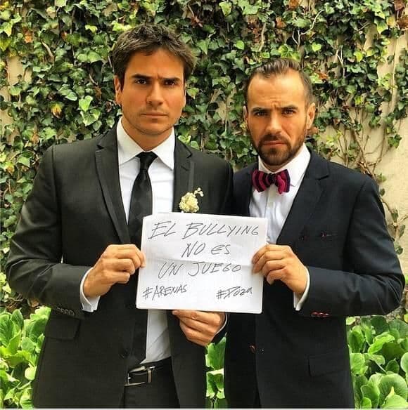 El actor mexicano Jorge Poza y el actor y modelo colombiano Daniel Arenas. Foto tomada de Twitter.