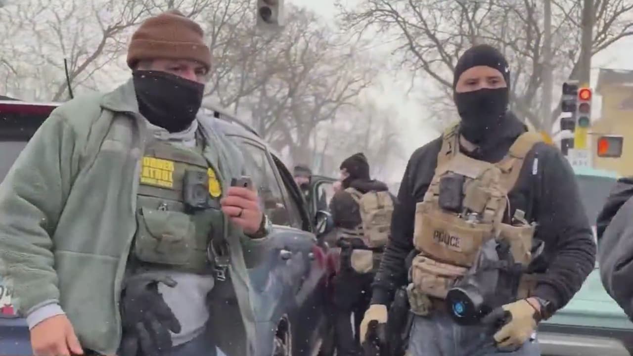 Pam Bondi llega a Minnesota y anuncia arresto de 16 personas que habrían agredido a agentes