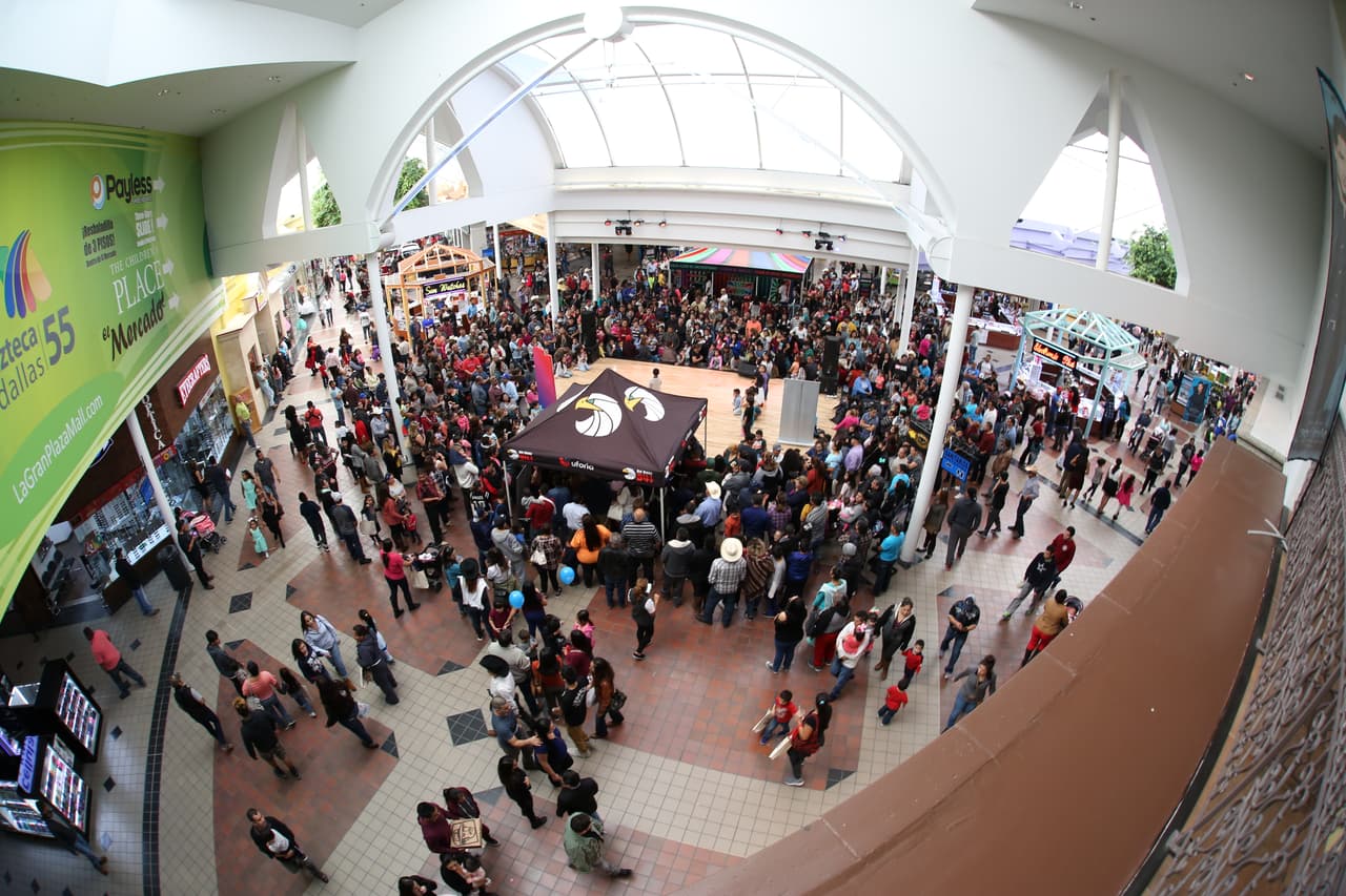 Familias de Fort Worth pasaron un súper domingo en el Carnaval de Pequeños Gigantes USA.