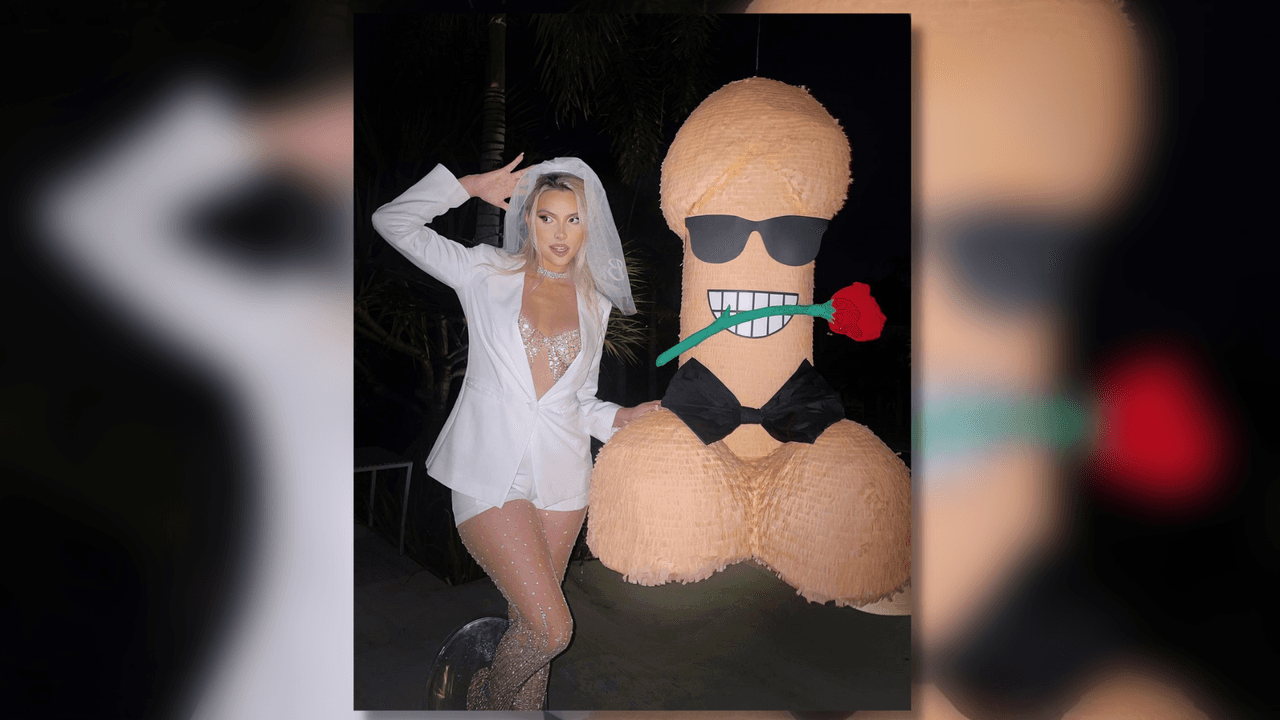 Finalmente, una piñata muy polémica a la que rompieron con muchas ganas.