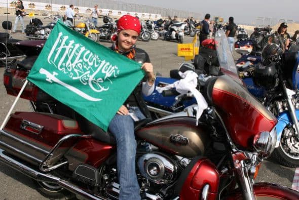 ARABIA SAUDITA. Esta zona rica en petróleo ha sido por muchos años el hogar de muchos multimillonarios. La población multimillonaria del país acumula por lo menos 30 millones de dólares en activos.