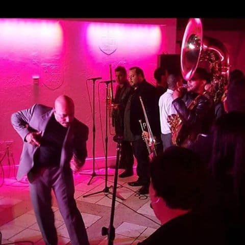 Los temas que incluídos en "El Malo" son: “No puedo olvidarte”, “La buena actriz”, “Tu camino y el mío”, “Usted y yo”, “El hijo de nadie”, “El padrino”, “El 7X”, “A un grande amor”, “Estoy en problemas”, “El campesino” y “Dolores”, en su versión banda y mariachi, así como el tema homónimo del disco.