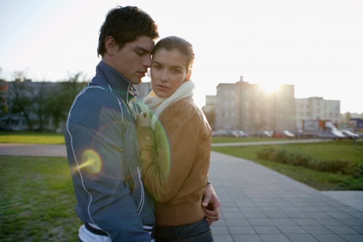 Si por el contrario, no tiene hijos, denota el deseo de tenerlos unido al temor, es un sueño mixto. Si se pierde la criatura en el sueño, no te asustes, no significa generalmente nada malo sino una advertencia a un mayor cuidado de la salud.