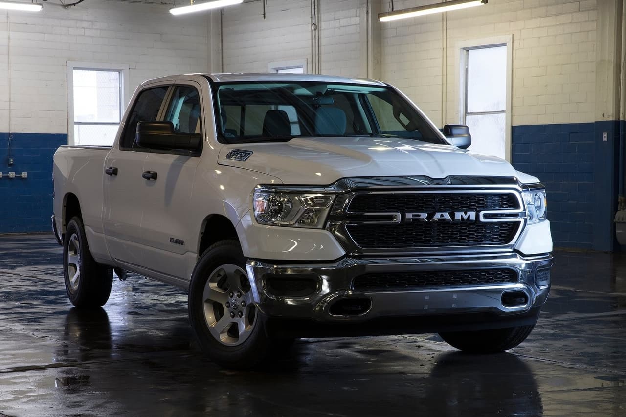 <h3 class="cms-H3-H3"><b>Pickup de combustible diésel - Ram 1500 2021</b></h3>
<br>
<br>
<b>Versión más eficiente: </b>V6 de 3.0 litros diesel, transmisión automática de 8 velocidades, RWD
<br>
<br>
<b>Economía de combustible:</b> 26 mpg combinado (22 mpg en ciudad / 32 mpg en carretera)
<br>
<br>
<b>Precio inicial: </b>38,930 dólares
<br>
<br>
<b>Capacidad de remolque: </b>12,560 libras
<br>
<br>
<b>Capacidad de carga útil:</b> 2,040 libras