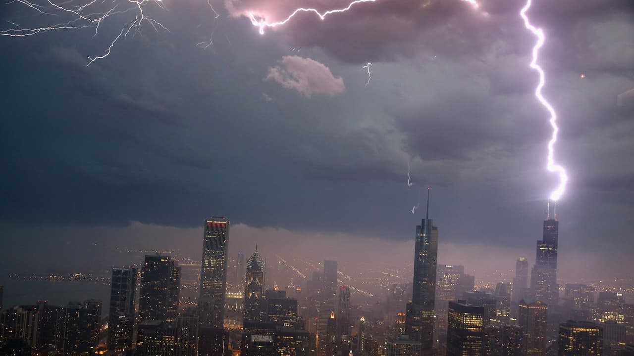 Tiempo severo impacta el área de Chicago este viernes. Así te puedes preparar