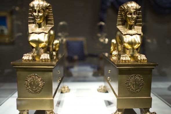 Unas 95 piezas fueron seleccionadas para la exposición, que permanecerá abierta hasta el 6 de mayo, con el objetivo de mostrar el esplendor de la Casa Blanca y la forma que allí vivieron, trabajaron y se entretuvieron sus famosos residentes.