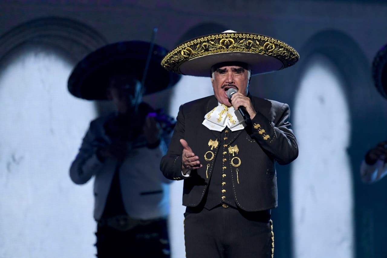 Después que hace casi tres años que don Vicente anunciara su retiro, tras aquel impactante concierto en el Estado Azteca, el cantante, su hijo y su nieto decidieron reencontrarse en el escenario como parte de la 20a. Entrega Anual del Latin GRAMMY.