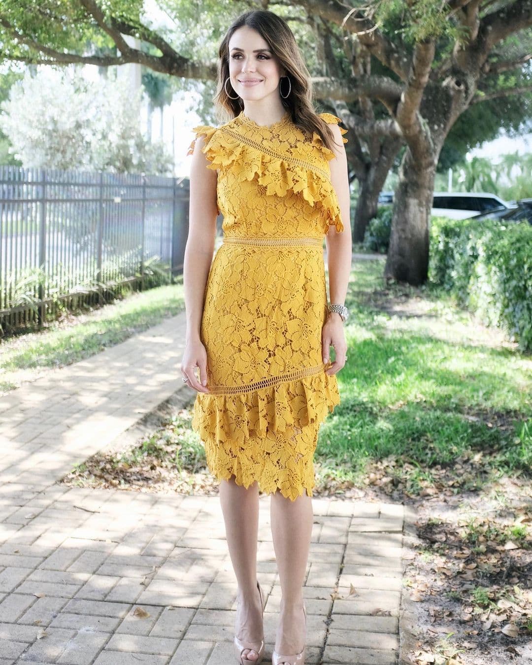 Carolina Sarassa es otra de las conductoras que está feliz por la estación en curso. Esta semana la vimos con un atuendo que nos recuerda la caída de las hojas de los árboles en esta temporada.