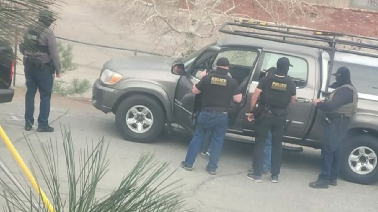"Él nos mantenía fuertes": Hijas en California piden ayuda: Su padre fue detenido por ICE y su madre tiene cáncer