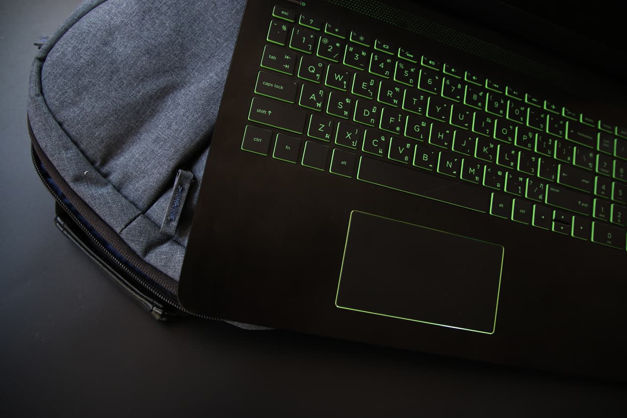 <b>Mochilas y computadoras</b>
<br>Lo mismo pasa con las mochilas, siempre deben de ir en la cajuela, sobre todo cuando en ella se guardó una computadora.