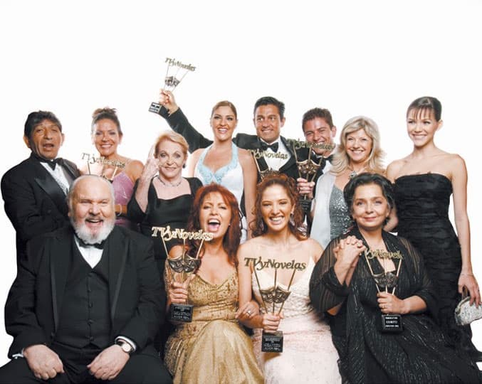 Esta dupla ha ganado nueve 'Premios TVyNovelas'.
<b><a href="http://www.univision.com/temas/carla-estrada">Carla</a></b> cuatro por 'Mejor Telenovela' ('Quinceañera', 'El Manantial', 'El Privilegio de amar' y 'Amor Real'), mientras que
<b><a href="http://www.univision.com/temas/adela-noriega">Adela</a></b> cinco como 'Mejor actriz protagónica' ('Quinceañera', 'María Isabel', 'El Manantial', 'El Privilegio de amar' y 'Amor Real').