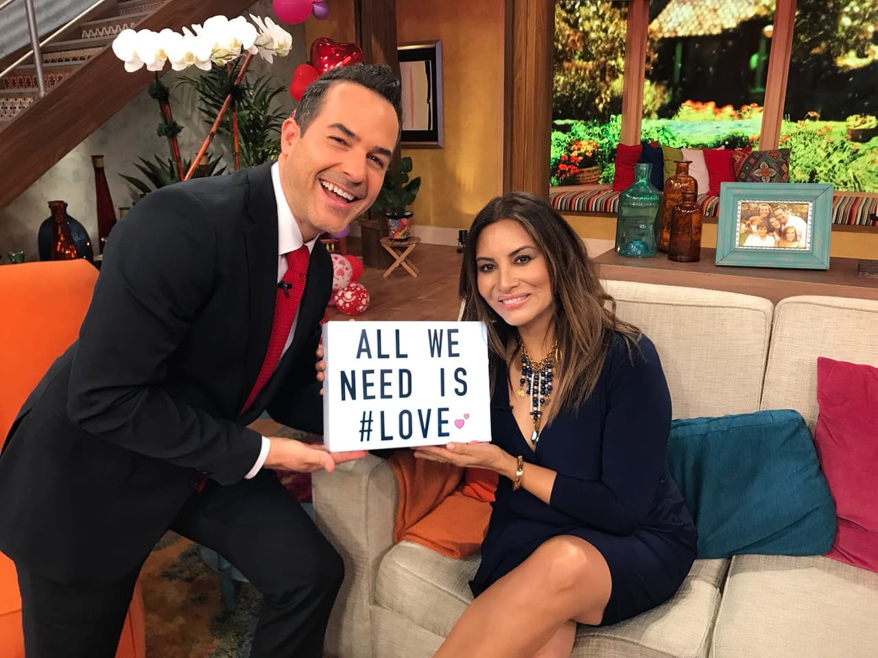 ¿Quién mejor que Myriam Hernández para darnos amor? Carlos Calderón le dio la bienvenida a la cantante.