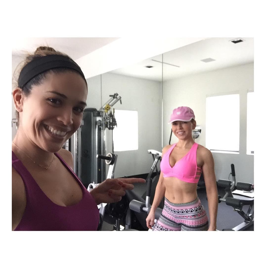 Con disciplina, tenacidad y la asesoría de la experta en acondicionamiento físico, Karla marcó sus músculos y posó con un cuerpazo en el año 2016: "Logró sacarme los 'abs' que tanto soñaba a mis 40".