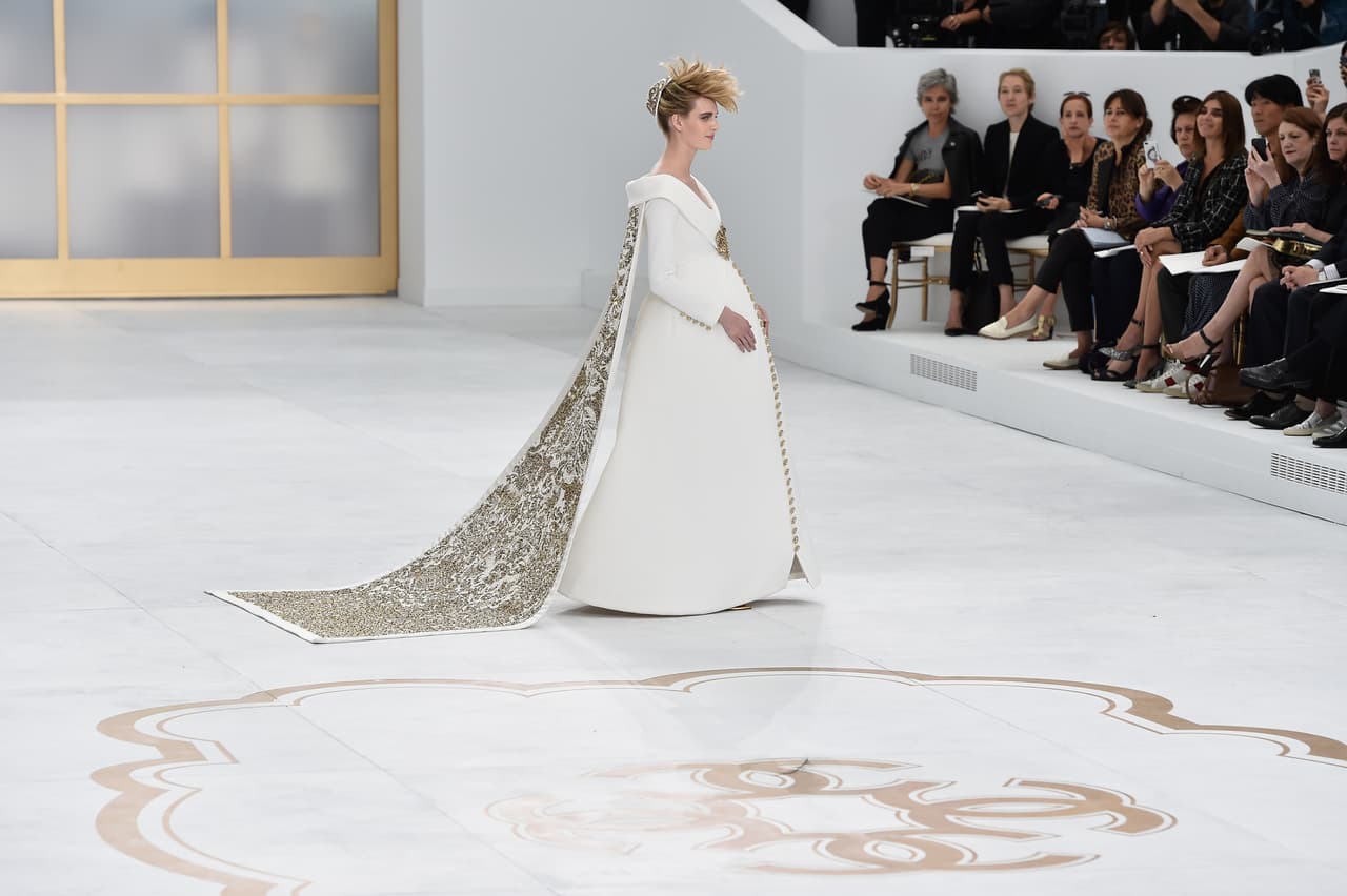 <b>#9 Ashleigh Good</b>
<br>En julio de 2014, Ashleigh Good sorprendió con un vestido blanco Chanel en el desfile de la lujosa firma francesa.