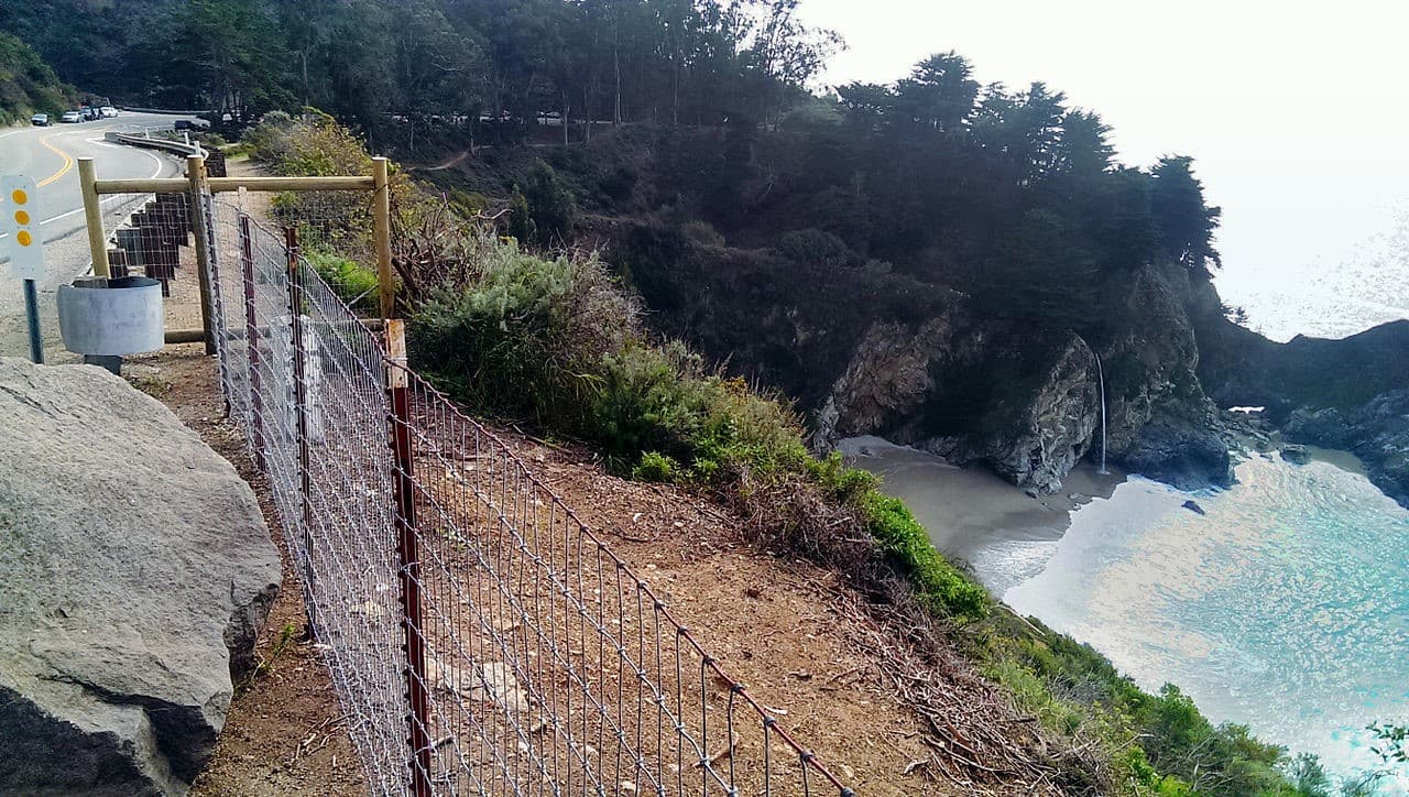 <b>Altura</b>: 80 pies
<br>
<b>Ubicación</b>: Julia Pfeiffer Burns State Park en el condado de Monterey, California.
<br>
<b>Precio</b>: Aplican distintas cuotas, para más información aquí www.parks.ca.gov
<br>