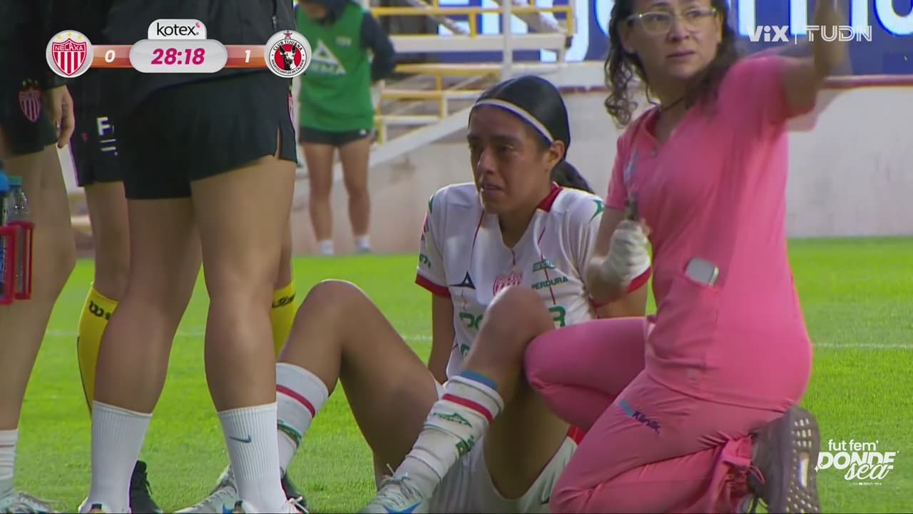 ¡Impresionante choque de cabezas entre jugadoras del Necaxa!