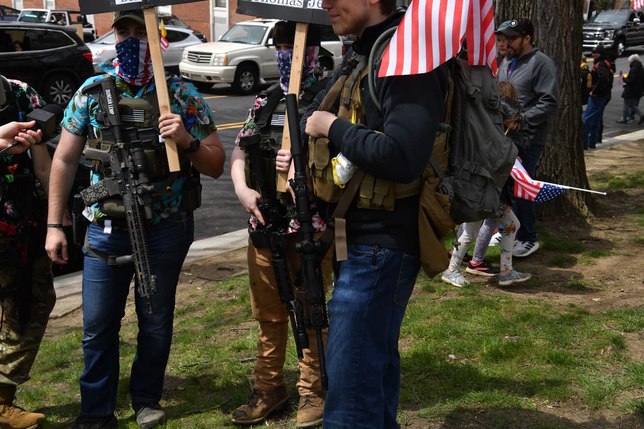 La encuesta indica que casi 70% de los republicanos y 95% de los demócratas apoyan esta medida.
<br>