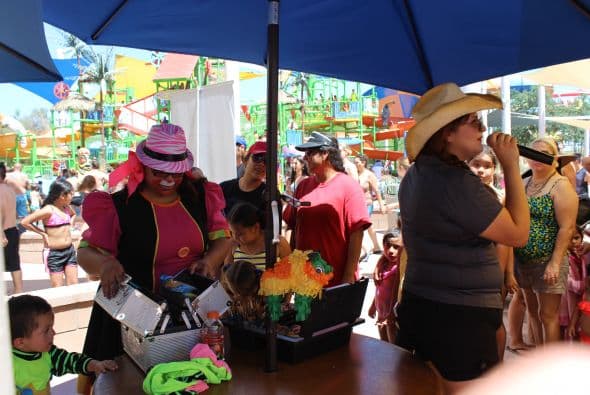 Una tremenda "Fiesta de Verano" disfrutaron cientos de personas en "Wet 'n' Wild, donde estuvieron presentes los talentos de nuestras emisoras de Uforia. 