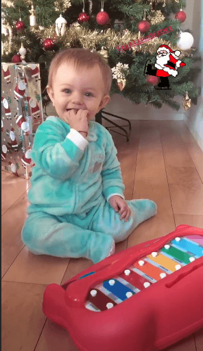 Kailani disfrutó al máximo la llegada de Santa Claus con increíbles regalos.