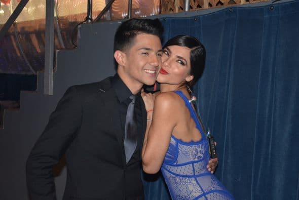 Muchos caballeros desearían tener la suerte de este talentoso muchacho de Arizona.