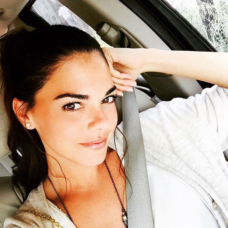 <i>Triunfo del amor</i> fue la primera telenovela en la que participó, y por su sobresaliente actuación ganó el
<i>Premio TVyNovelas </i>en la categoría a 'Mejor Actriz Juvenil'.