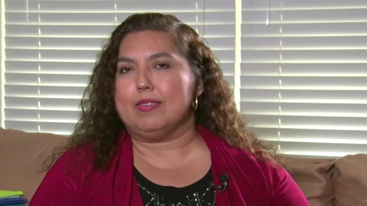 Una enfermedad degenerativa, la tortura por la que pasa una maestra de inglés que busca ayuda para operarse