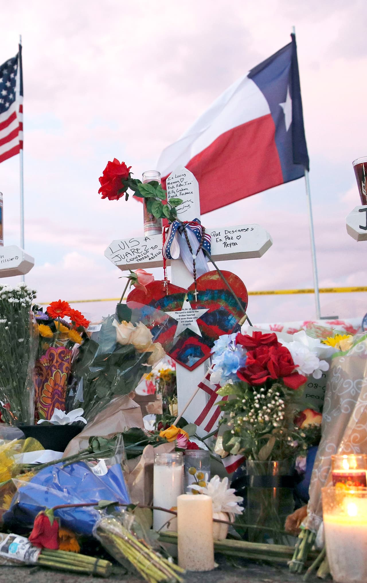 La víctima de más edad del tiroteo fue Luis Alfonzo Juarez, de 90 años. Estaba con su esposa que resultó herida y afortunadamente sobrevivió. Estuvieron juntos por más de 70 años.