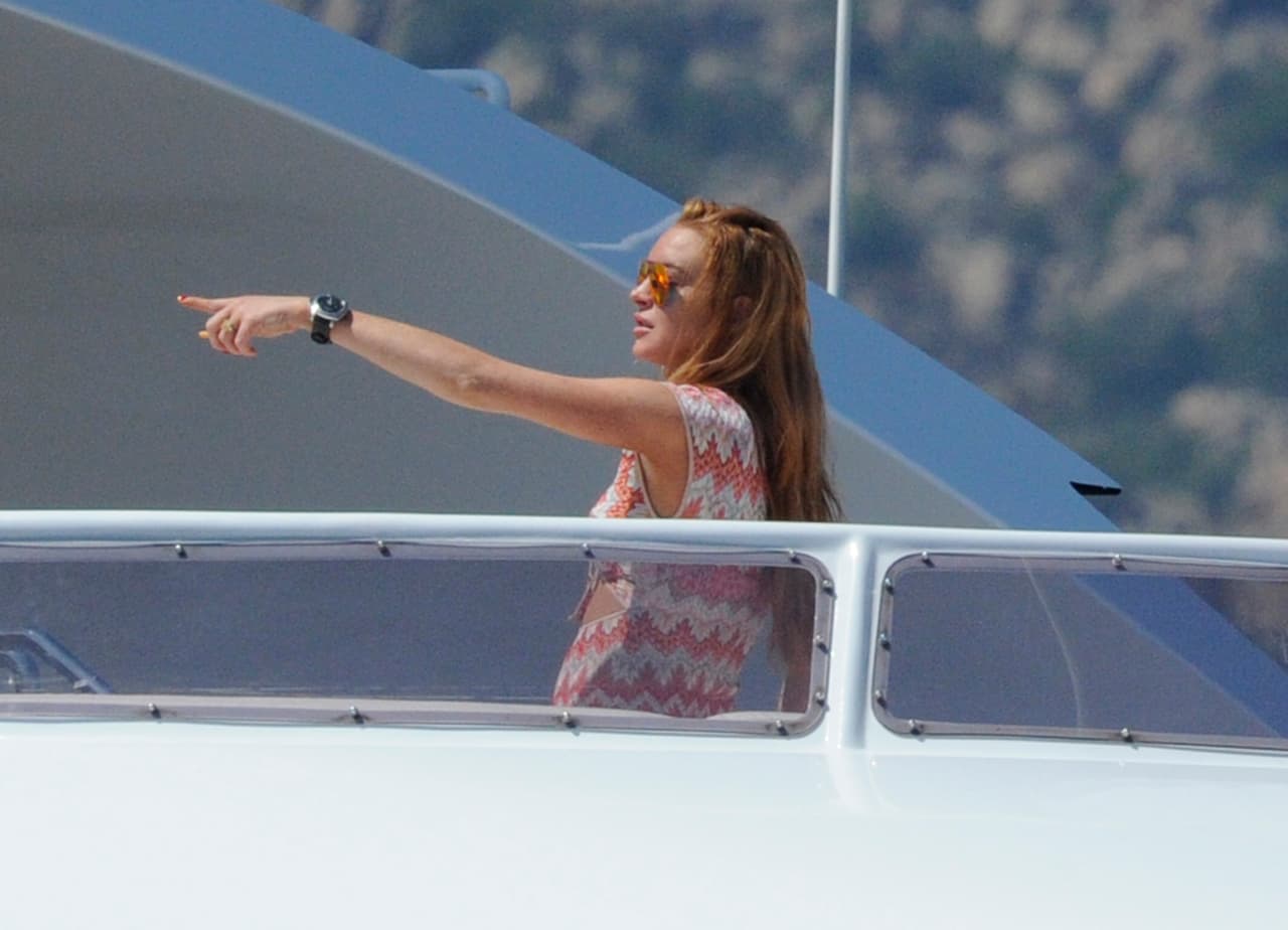 Ella misma le dijo a su padre, Michael Lohan, que estaba ya esperando la cigüeña.