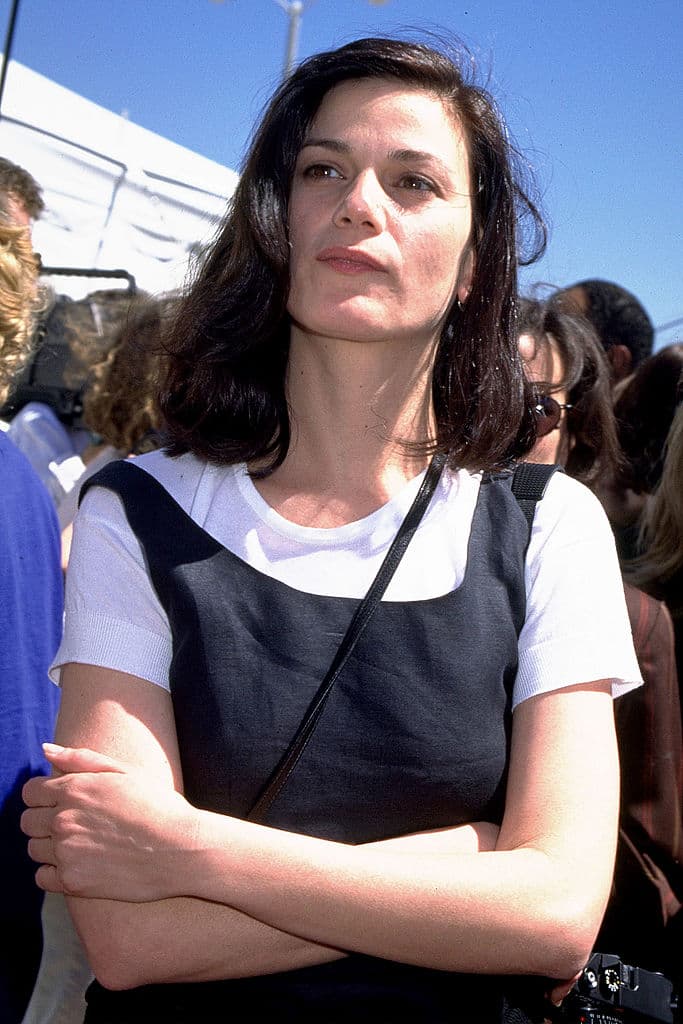 Linda Fiorentino fue la encargada del rol para la pantalla grande y, al igual que sus compañeros, también tenía una reconocida reputación en Hollywood por las cintas 'La última seducción' y 'Jade'.