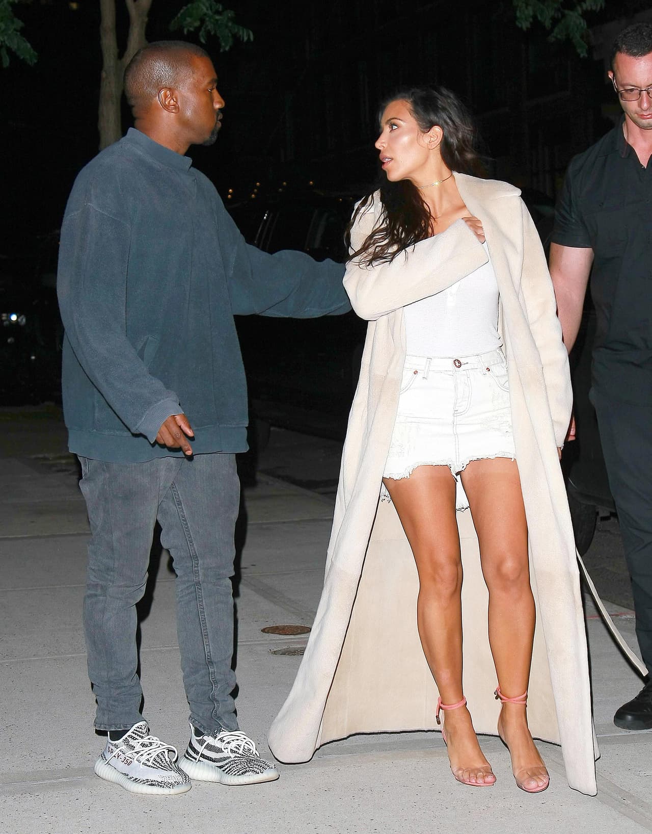 Pero de repente Kanye detuvo a Kim...