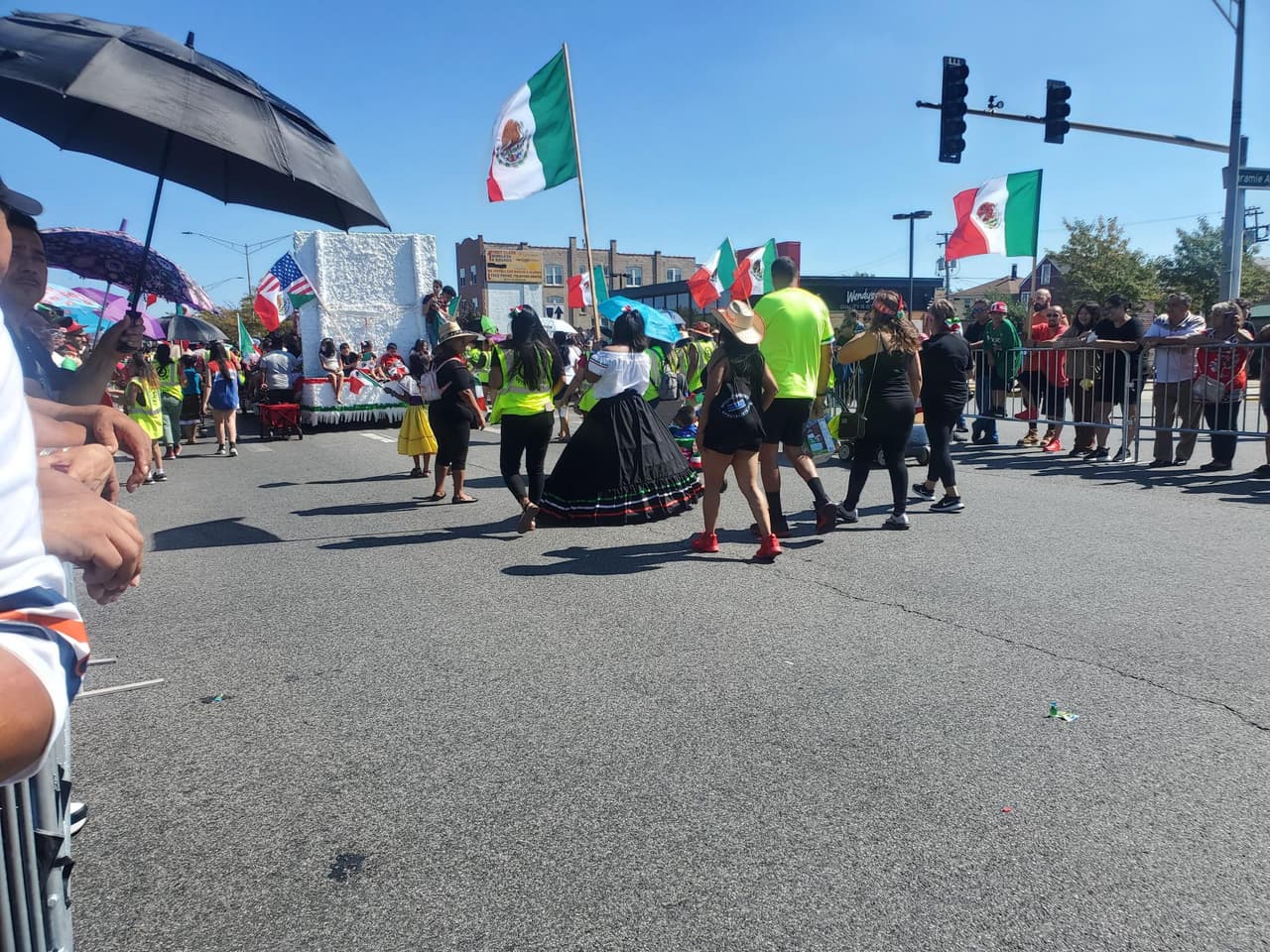 Desfile por día de la Independencia de México en Cicero. El desfile comenzó a las 12 p.m. en la Calle 59 y viajó al oeste hasta la Avenida 50 de Cicero.
