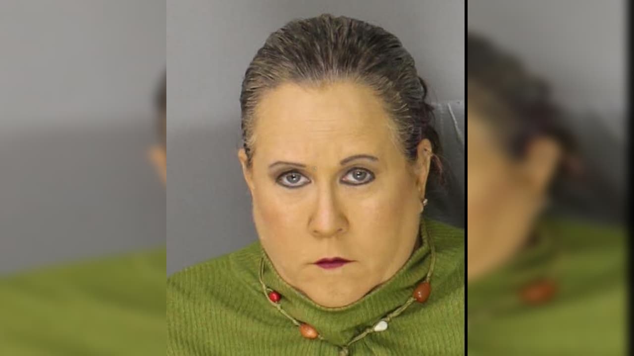 Una madre distribuyó imágenes falsas de menores desnudas y bebiendo alcohol para favorecer a su hija porrista
