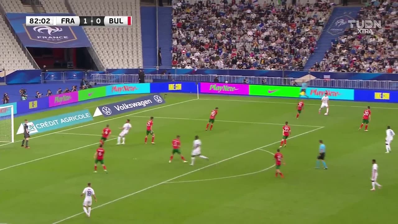 ¡GOL!  anota para Francia. Olivier Giroud