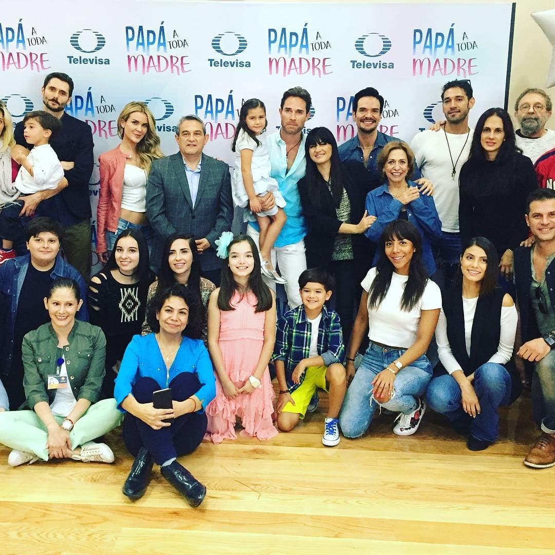 Este es parte del elenco de 'Papá a toda madre' quienes ya iniciaron las grabaciones de esta telenovela, la cual se espera se estrene en México en los próximos meses para después llegar a Estados Unidos.