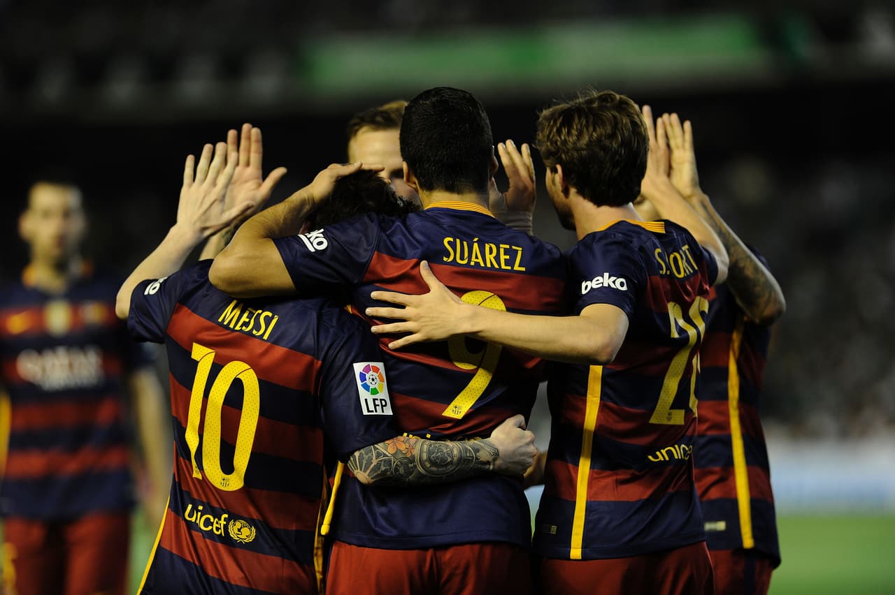 Barcelona sigue siendo el líder de España con 85 puntos pero está igualado con Atlético de Madrid y una mejor diferencia de goles lo tiene en la posición de honor con 75 tantos a favor por 44 de los colchoneros. Real Madrid está en espera de que fallen pues cuenta con 84 puntos.