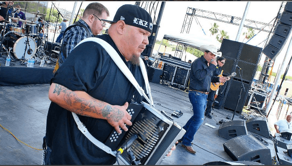 Jorge Moreno no faltó en el increíble elenco del festejo.