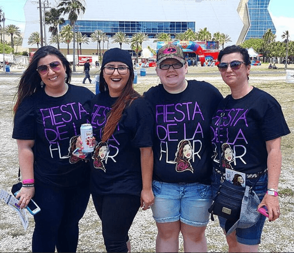 Sus fieles seguidoras no faltaron a una cita más de La Fiesta de la Flor.