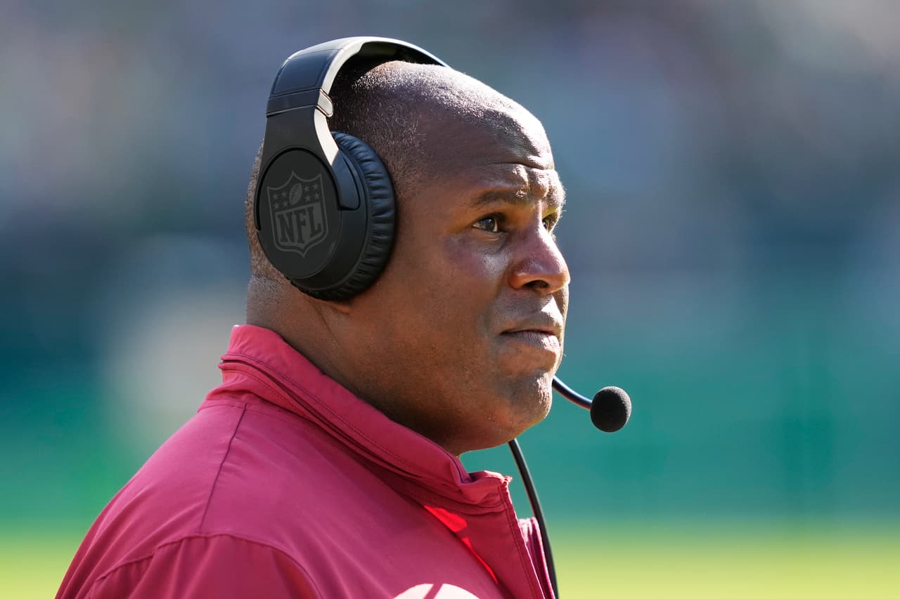 El hijo del asistente del entrenador de los Chiefs, Eric Bieniemy, fue acusado del asesinato a tiros de su madre en Virginia