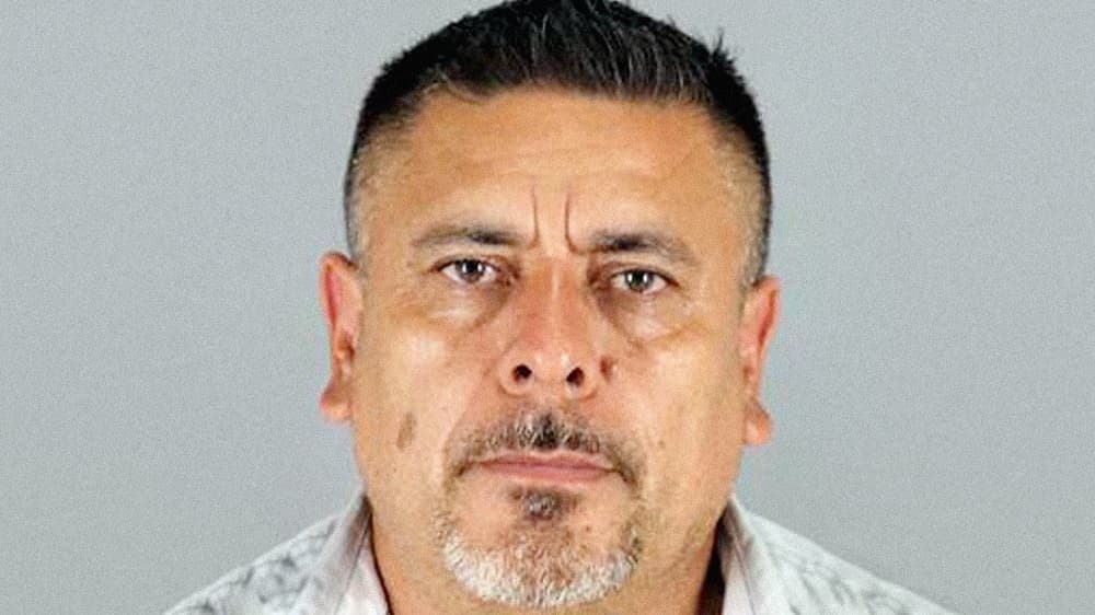 Un pedófilo confesó a un sacerdote que abusaba de sus hijastras y ahora pasará 42 años en la cárcel