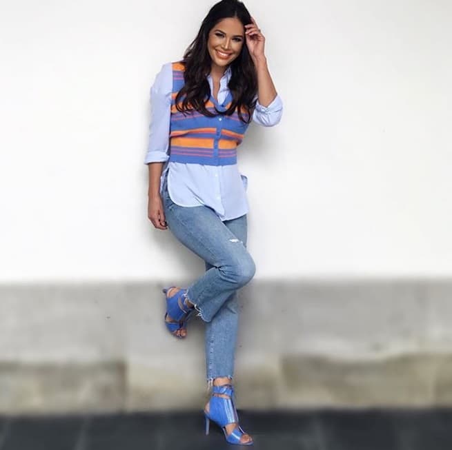 Por su parte, Karla Martínez comenzó el fin de semana desde el viernes y nos mostró su actitud de cierre de mes con su look casual.